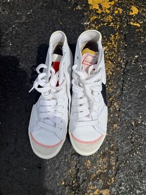 Nike White High-Top Athletic Sneakers with Black Swoosh and Red Stitching